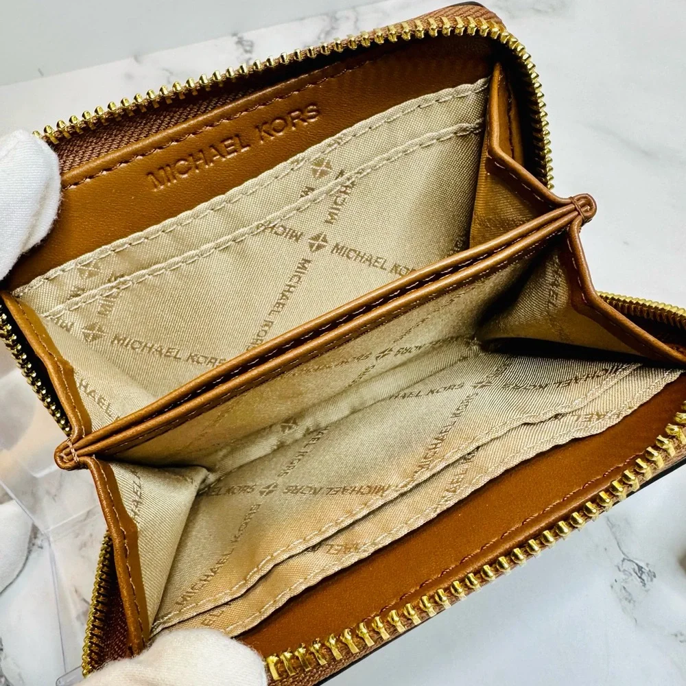 Michael Kors left mistakenly mk